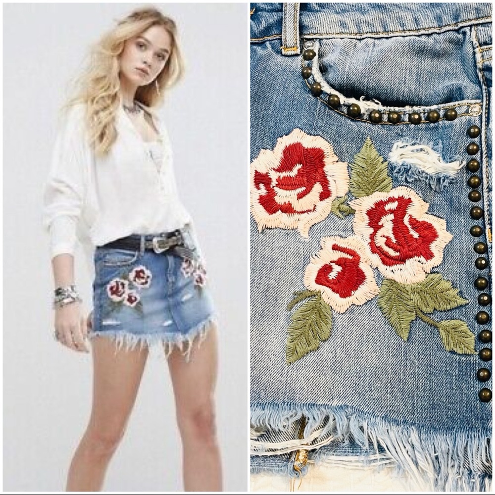 Free People Intricately Embroidered Wild Rose Denim Frayed Skirt, size s/26